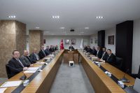 Gaziantep Ticaret Borsası Başkanı Mehmet Akıncı, GAGEV Mütevelli Heyet Toplantısı'nda Gaziantep'in gelişimi için stratejileri ele aldı.