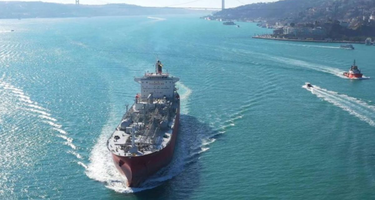Türk Boğazları'nda Geçiş Ücretlerine Zam: ...