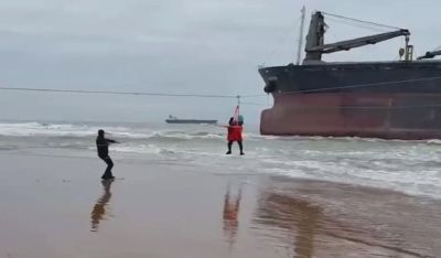 İstanbul'da Karaya Oturan Gemideki Kaptan Kurtarıldı